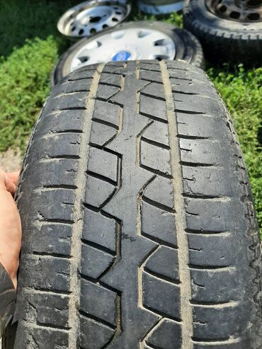 Gume i felne: 4 komada alu felne r15, sa 2 skoro nove i 2 polovne letnje gume. Na — 16