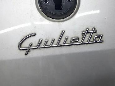 Tuning i styling: Alfa Romeo Giulietta znak na haubi. Alfa Romeo Giulietta znak na — 2