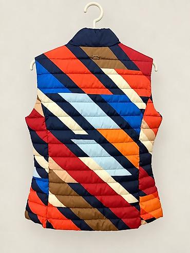 Jiletlər: U.S. Polo Assn. qadın jileti. Üzərində 40 ölçü qeyd olunub, S–M ölçüyə — 2