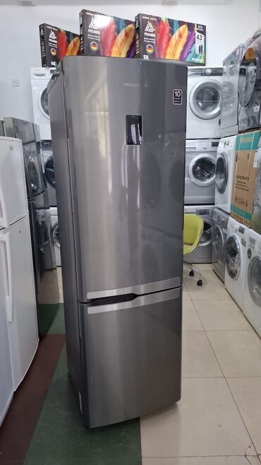 Paltaryuyan maşınlar: 2 qapılı Samsung Soyuducu Satılır, rəng - Boz, Təkərli