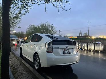Toyota: Toyota Prius: 2011 г., 1.8 л, Вариатор, Гибрид, Хэтчбэк — 2