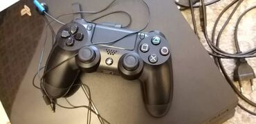 ps4 controller: Sony PlayStation 4 Fat, 500GB Az istifade olunub. Ehtiyac olmadigi