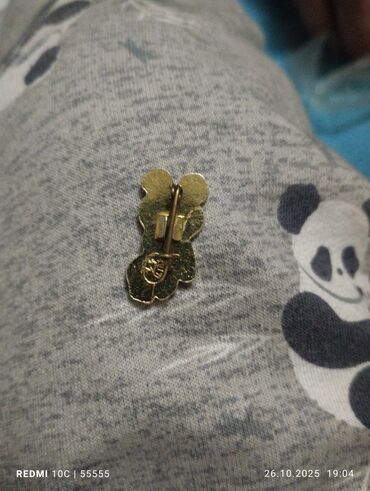 ободок ушки: Брошь-значок «Мишка», металлическая, золотистого цвета. - Материал