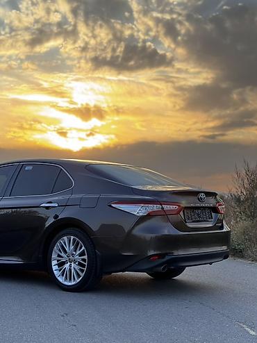 бюджетные авто: Toyota Camry: 2019 г., 2.5 л, Автомат, Бензин, Седан — 7