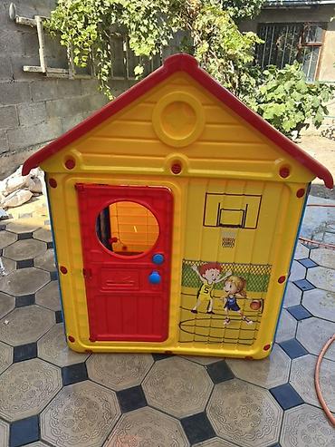 баскетбольный щит с кольцом: Детский игровой домик из прочного пластика. Производство Турция — 1