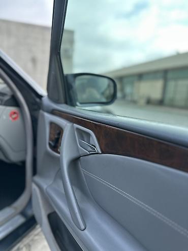 w210 panel: Mercedes-Benz E-Class (W210) sedan - Kuzov: qara rəng, 4 qapı - — 2