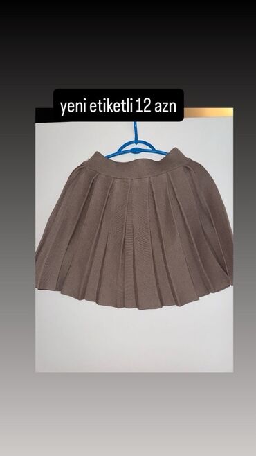 Donlar: Qəhvəyi rəngdə qız uşaqları üçün pliseli ətək. - Model: klassik