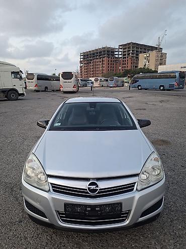 Opel Astra: 1.4 l | 2009 il 246000 km Hetçbek