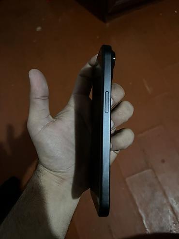 iphone 14 telefon: IPhone 14, Qara — 4