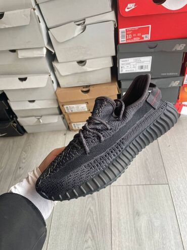 bedzevi za kroks: Adidas Yeezy boost patike 

Novo
Brojevi 36 do 46