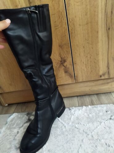 обувь для девочек: Өтүктөр, 37, Dr.Martens, Колдонулган, түсү - Кара