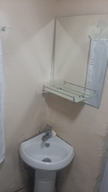 Mənzil kirayələyirəm: 1 otaqlı mənzil – zaldan, sanitar qovşaqdan və mətbəx üçün ayrılmış — 4