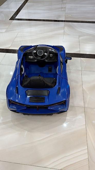 Uşaq üçün elektrik maşınları: Uşaq üçün elektrikli miniatür avtomobil – sport kupe dizaynı, mavi — 3