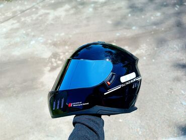 шлем для лыжи: Спортивный Шлем Чёрного Цвета Шлем хорошего качества со встроенным
