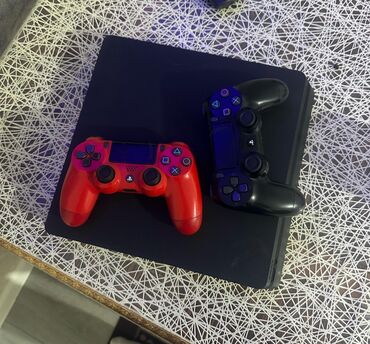 Boşqablar: PlayStation 4 (PS4) Slim oyun konsolu paketi Xüsusiyyətlər: - Model