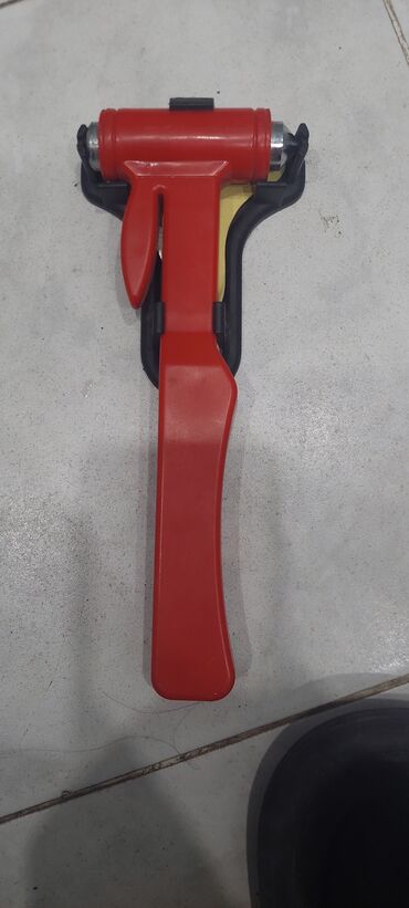 Avtomobil üçün alətlər: Avtomobil üçün fövqəladə hallar aləti – 3‑ü 1‑də - Kəmərkəsən bıçaq