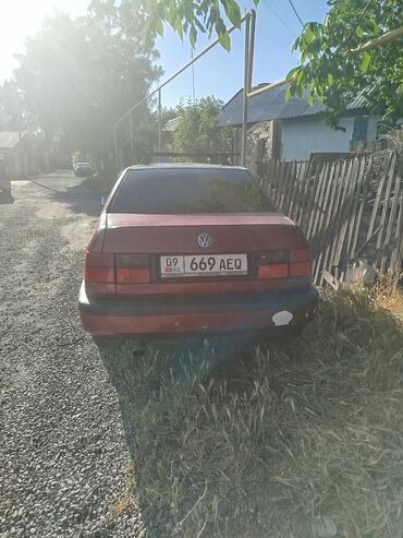 Volkswagen: Volkswagen Vento: 1995 г., 1.8 л, Механика, Бензин, Седан