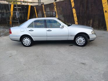 opel astra g: Mercedes-Benz 220: 2.2 l | 1994 il Sedan