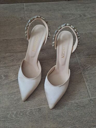 steve madden cipele: Pumps, 40