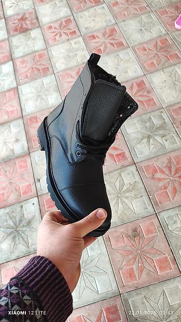 Botinkalar: Qış üçün isti iş çəkmələri - Material: qalın, möhkəm qara dəriyə — 9