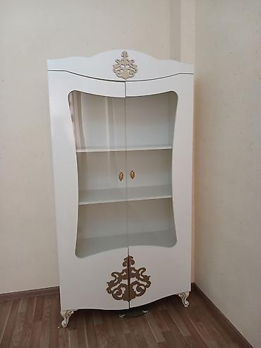 Zərif dizaynlı vitrin şkaf - Material: ağ MDF korpus, şüşə ön qapılar lalafo.az -da Zərif dizaynlı vitrin şkaf - Material: ağ MDF korpus, şüşə ön qapılar