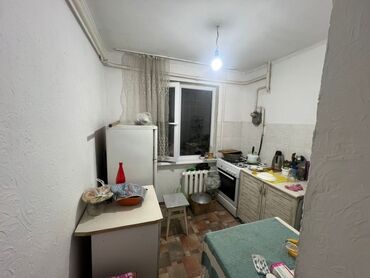 дом 3 этажный: 2 бөлмө, 42 кв. м, 104-серия, 1 кабат, Эски ремонт