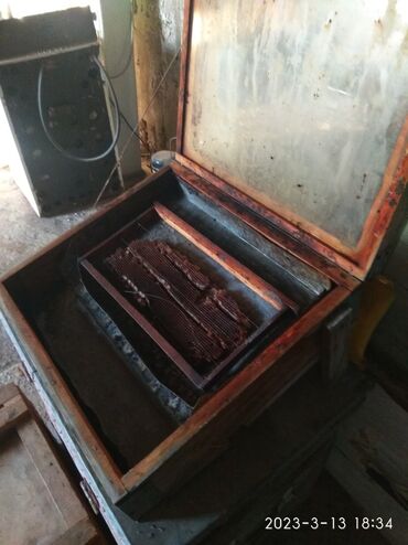 Товары и оборудование для с/х животных: В связи с ликвидацией пасеки распродаю инвентарь для — 10