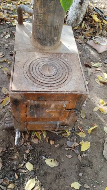 варочный котёл: Дровяная буржуйка с варочной поверхностью и дымоходом. Описание: -