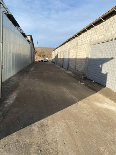 аренда помещения на ошском рынке: Лермонтова 1\Жибек-Жолу Сдается ангар для склада или под