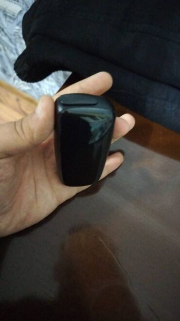 Qəlyan, vayp və aksesuarları: Ploom dur yanında apadter fırçaları ve 1 illik qaranti kağızı var ve 1