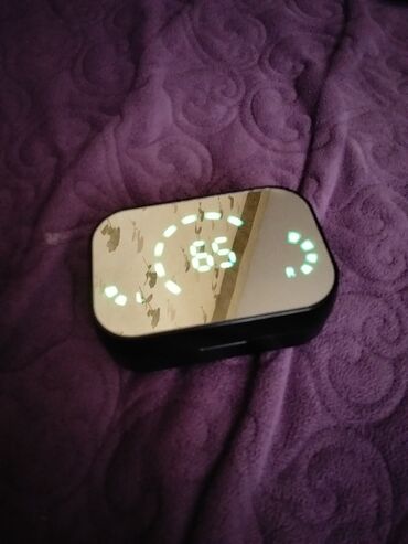 TWS simsiz qulaqlıq dəsti – güzgü effektli LED displeyli şarj qabı ilə