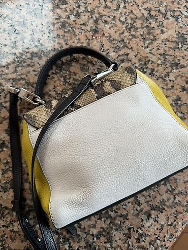 Çantalar: Coccinelle qadın çantası - Model: kiçik/orta ölçülü top-handle və — 4