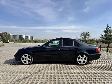 Mercedes-Benz E-Class: 2003 г.