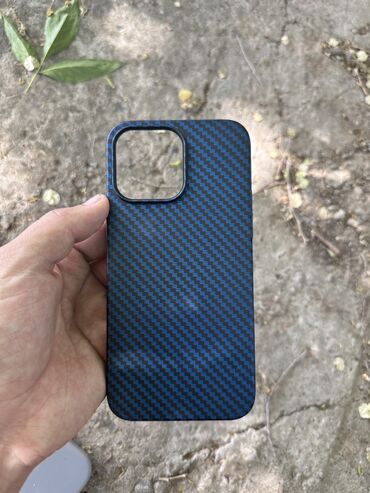Чехлы: Продаю 2 чехла на IPhone 14 Pro Max Жесткость:черный жесткий,белый