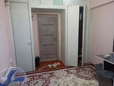 сдаю квартира ошский рынок: 1 бөлмө, 12 кв. м, Жатакана жана мейманкана түрүндө, 4 кабат, Косметикалык ремонт