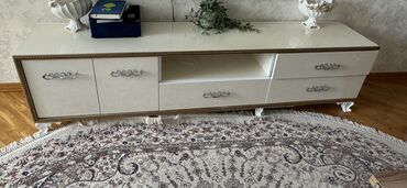 tv stand: Tv stend.
İdeal vəziyətdə