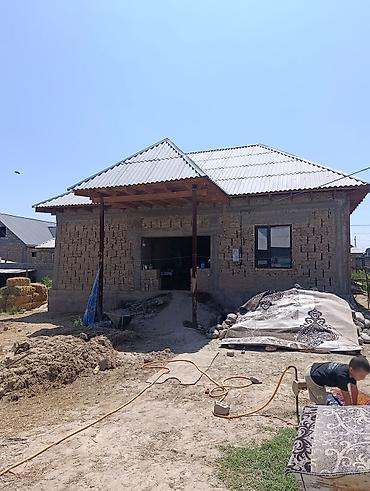 Продажа полдома: Одноэтажный дом в стадии строительства. - Материал стен: саман — 8