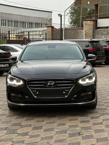 авто в рассрочку без процентов: Элегантный седан Hyundai Grandeur черного цвета. Модель отличает
