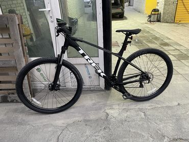 hybrid velosipedi: Б/у Трековый велосипед Trek, 29", Бесплатная доставка