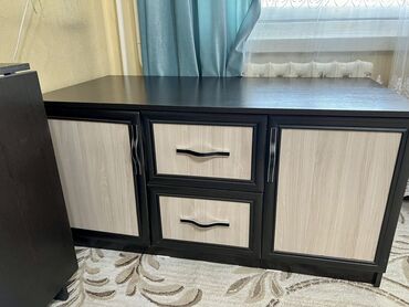 купе шифонер: Сундук-шкаф в хорошем состоянии, цена 5500сом,самовывоз!
