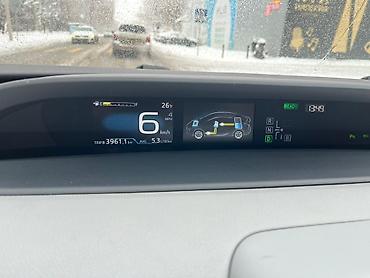 Toyota: Toyota Prius: 2019 г., 1.8 л, Вариатор, Гибрид, Хэтчбэк — 11