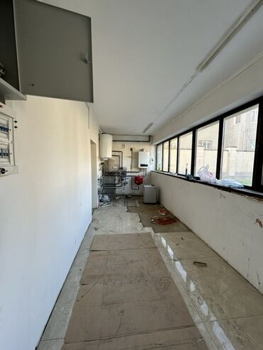 Долгосрочная аренда домов: 420 м², 7 комнат, Балкон застеклен, Забор, огорожен, Парковка — 24