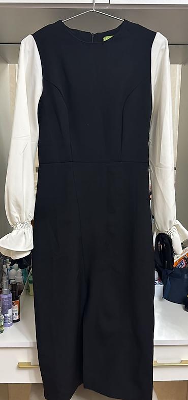 Digər qadın geyimləri: Qadın geyimlər toplusu 1) Qara-ağ xallı naxışlı, düyməli jilet - — 6