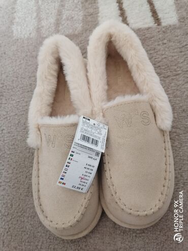 new yorker tasne: Indoor slippers