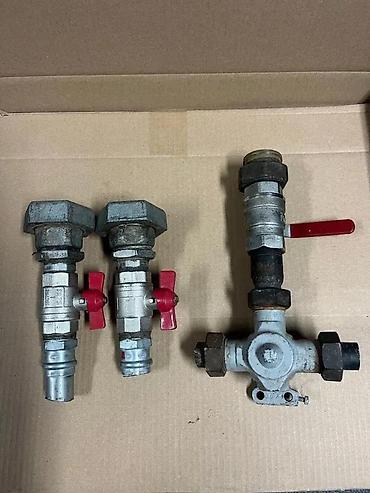 Ostale sanitarije: Industrijski set ventila i fitinga za gas/vodu Opis: - 2 kom — 2