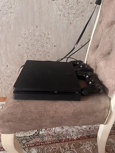 Видеоигры и приставки: PlayStation 4 Slim oyun konsolu Xüsusiyyətlər: - Model: Sony — 2