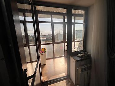 Продажа коттеджей и домов: Просторный двухэтажный дом с ухоженным зеленым участком. - — 49