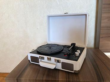 gramofon satilir: Retro dizaynlı, müasir funksiyalara sahib patefon – val oxudan! Bu — 2