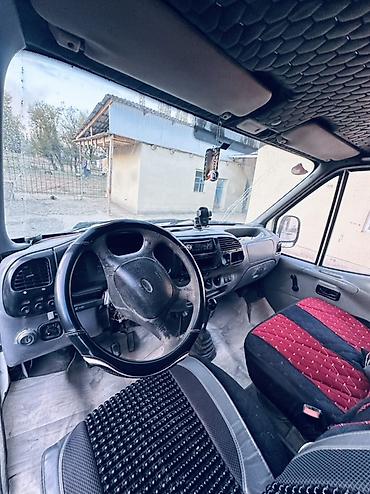 грузовой авто: Грузовой фургон Ford Transit (поколение 1990-х), белый цвет, короткая — 4