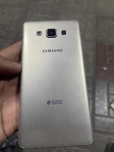 Samsung Galaxy A5, Б/у, 16 ГБ, цвет - Золотой, 2 SIM
